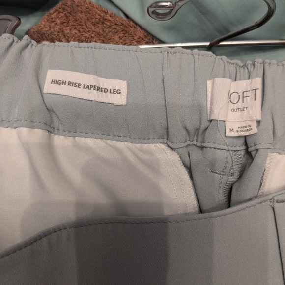 Loft Outlet pleated tapered leg ankle pants size medium, color seafoam green - Picture 2 of 3